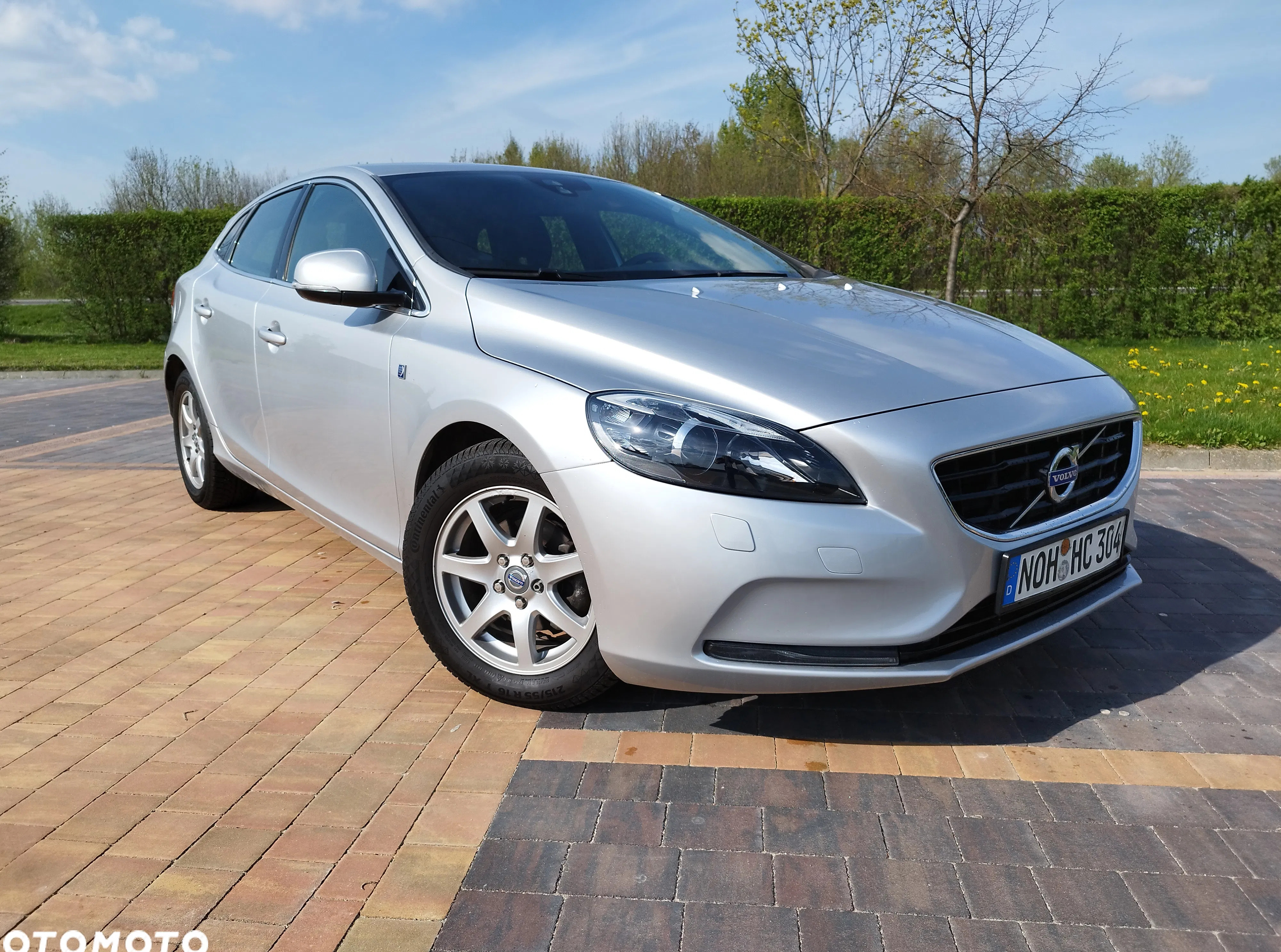 volvo v40 Volvo V40 cena 43700 przebieg: 129000, rok produkcji 2015 z Przasnysz